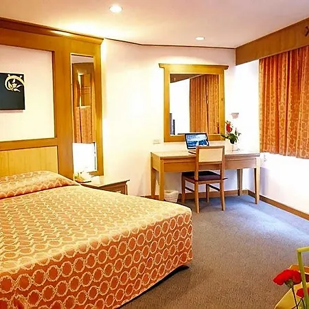 รายัล ทวินส์ พาเลซ 4*