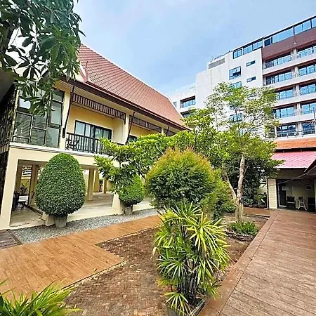 Lotusland รีสอร์ท