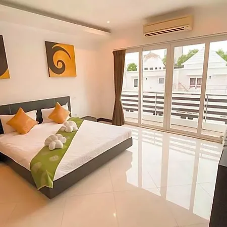 Hidden Palm Pool Hotel 3*