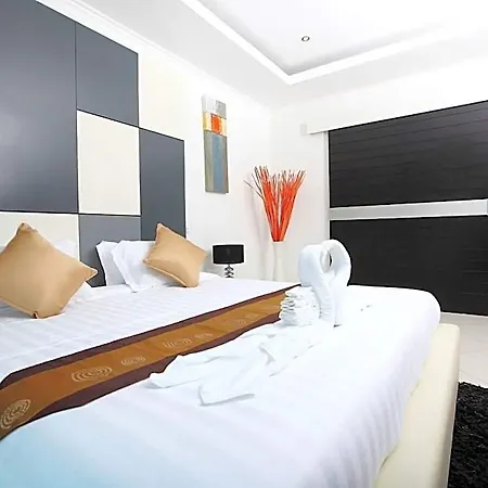 Hidden Palm Pool Hotel 3*