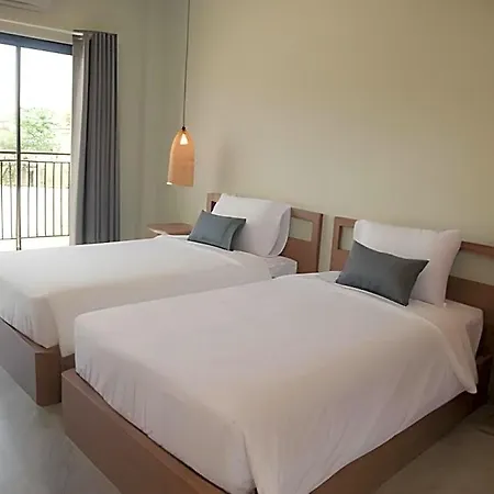 Yellow Moon Hotel 2*