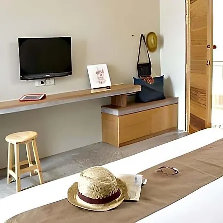 Hotel Yellow Moon 2*