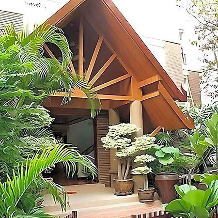Chada Thai House Hotel 3*
