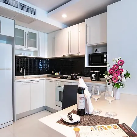 โรงแรม Nova By Compass Hospitality 4*