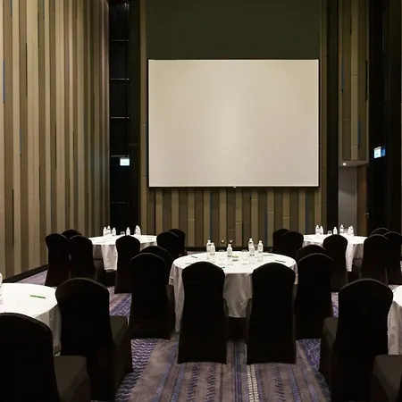 โรงแรมฮอลิเดย์อินน์ พัทยา โรงแรม 5*