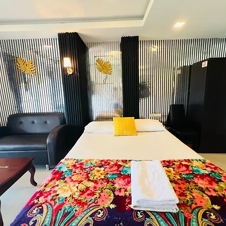 Phratumnak Hill Guest House Hotel 2*