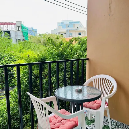 Phratumnak Hill Guest House Hotel 2*