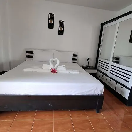 โรงแรม Secrets -