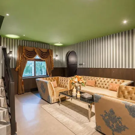 The Castle Pratumnak Hill 6 Bedroom *