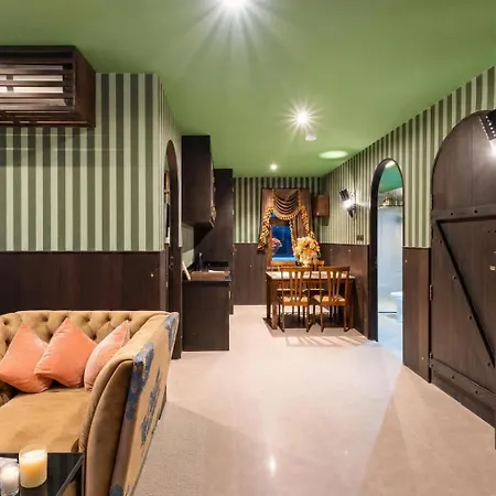 The Castle Pratumnak Hill 6 Bedroom Pattaya