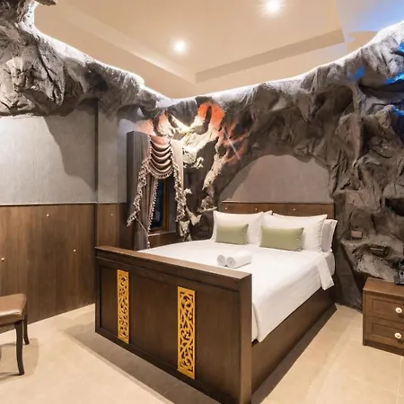 The Castle Pratumnak Hill 6 Bedroom Apartment