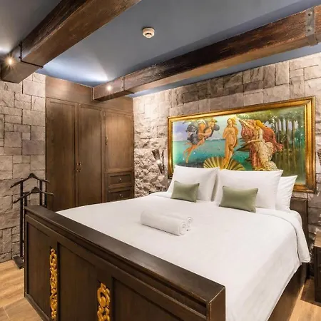 The Castle Pratumnak Hill 6 Bedroom