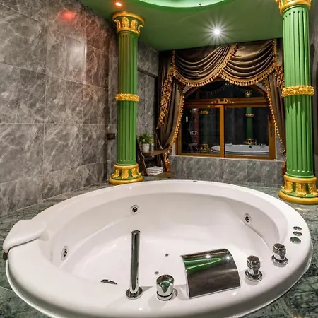 The Castle Pratumnak Hill 6 Bedroom Pattaya