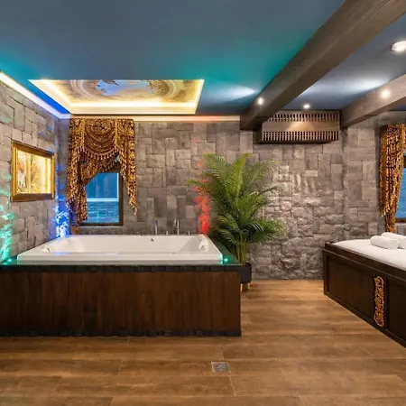The Castle Pratumnak Hill 6 Bedroom