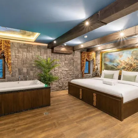 The Castle Pratumnak Hill 6 Bedroom *