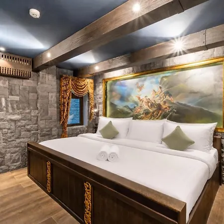 The Castle Pratumnak Hill 6 Bedroom Pattaya