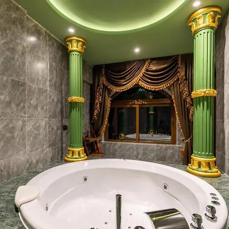 The Castle Pratumnak Hill 6 Bedroom Apartment