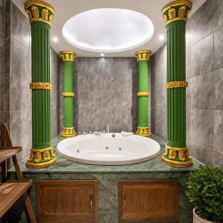 The Castle Pratumnak Hill 6 Bedroom Apartment *
