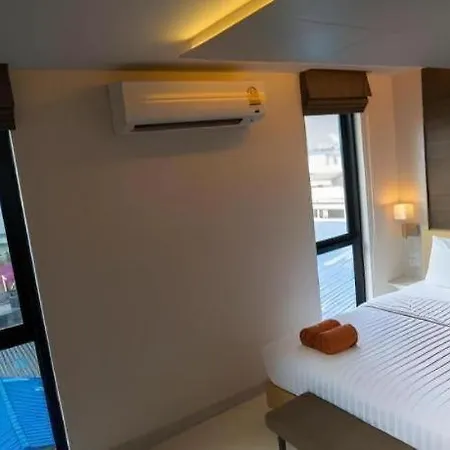 Hotel P.72 2*