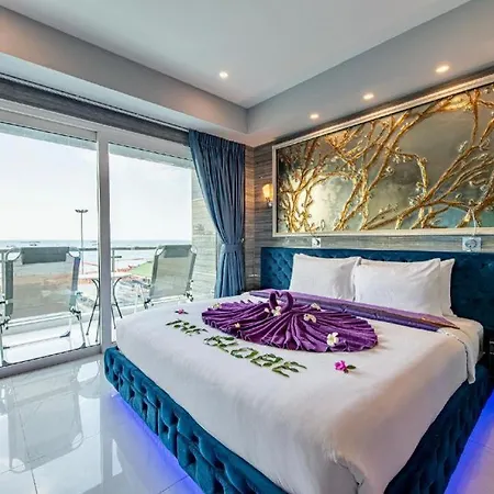 The Globe Hotel, Bar & Restaurant โรงแรม 3*