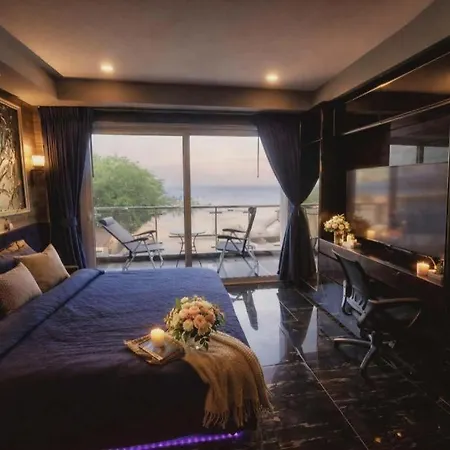 The Globe Hotel, Bar & Restaurant โรงแรม Pattaya