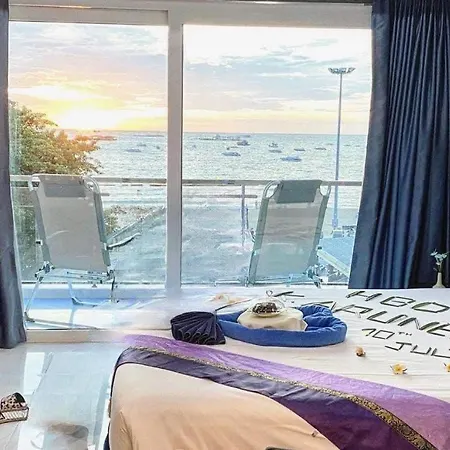 The Globe Hotel, Bar & Restaurant โรงแรม 3*