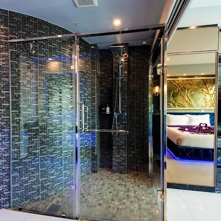 โรงแรม The Globe Hotel, Bar & Restaurant 3*
