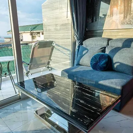 โรงแรม The Globe Hotel, Bar & Restaurant Pattaya