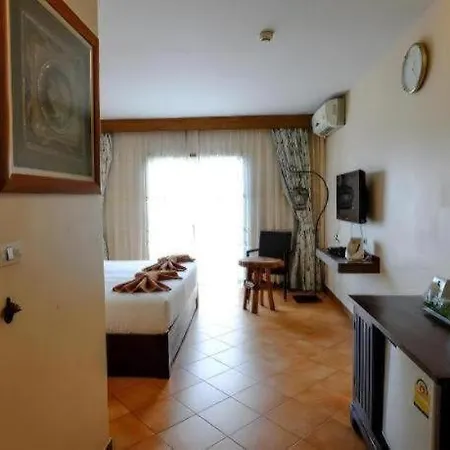 Red Balcony Hotel 2*