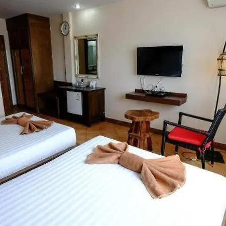 Red Balcony Hotel 2*
