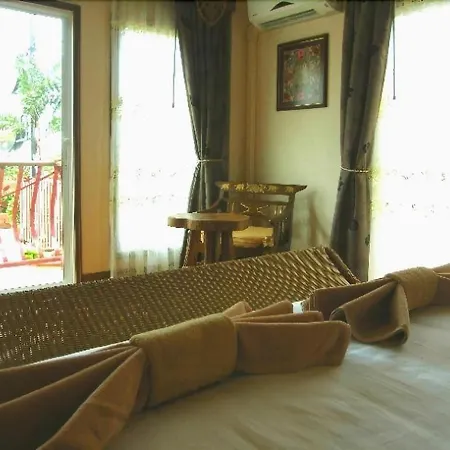 Hotel Red Balcony Pattaya