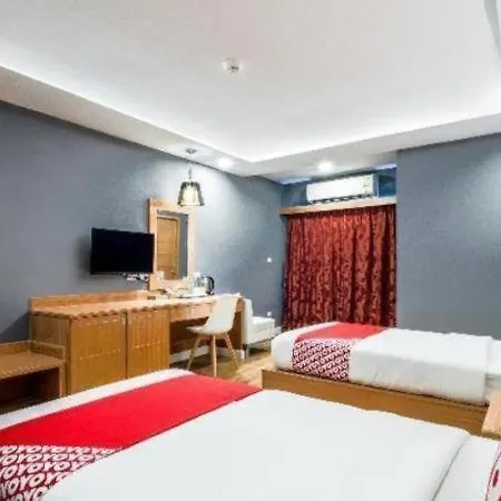 Oyo 1126 Curve Boutique Hotel 3*