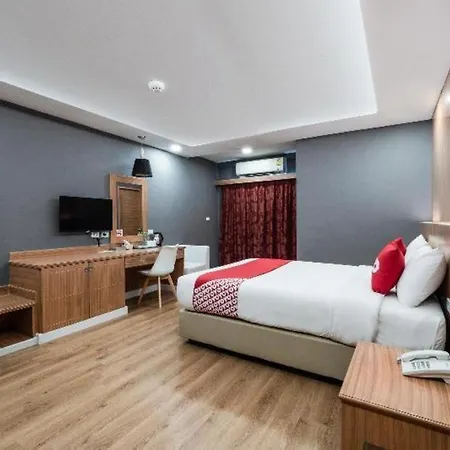 Oyo 1126 Curve Boutique 3*