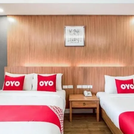 Oyo 1126 Curve Boutique Hotel 3*