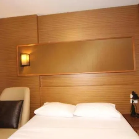 Honey โรงแรมพำนักรับรอง