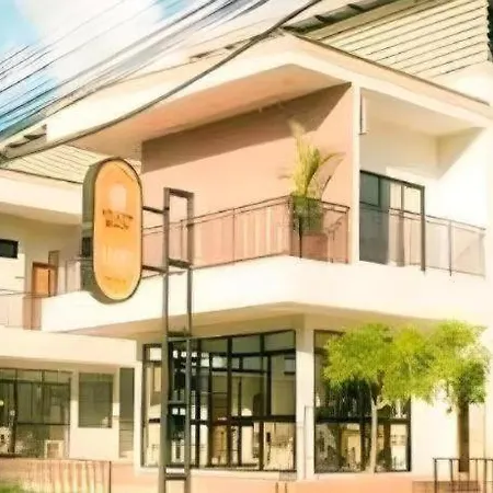 Yellow Moon โรงแรม