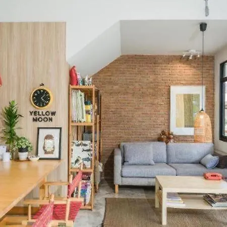 Yellow Moon โรงแรม 2*