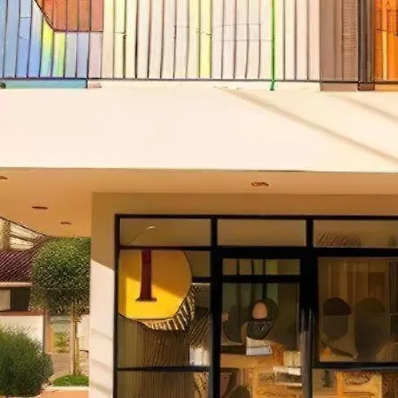 Yellow Moon โรงแรม Pattaya