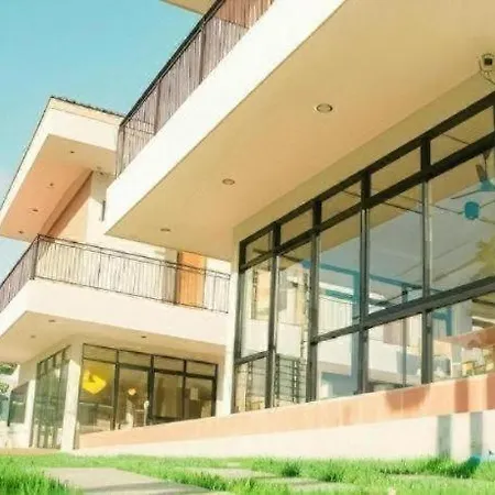 โรงแรม Yellow Moon 2*