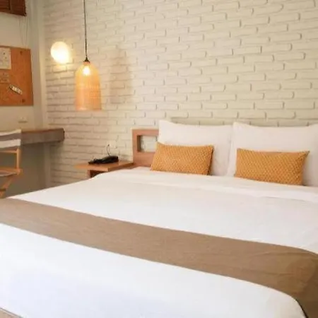 Yellow Moon โรงแรม
