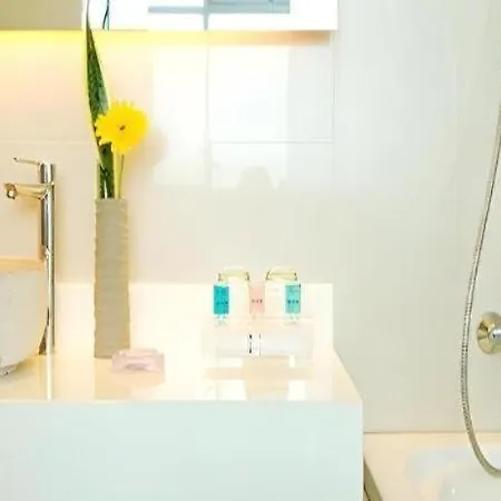 โรงแรม Seven Zea Chic 4*