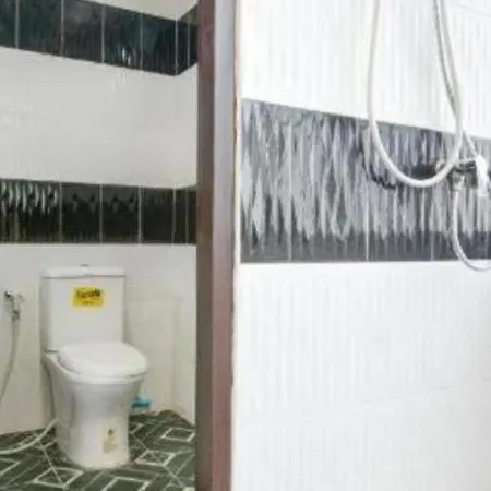 Oyo 549 Maesri Hotel 2*