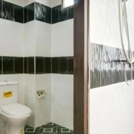 Hotel Oyo 549 Maesri 2*