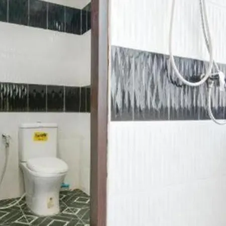 Oyo 549 Maesri Hotel 2*