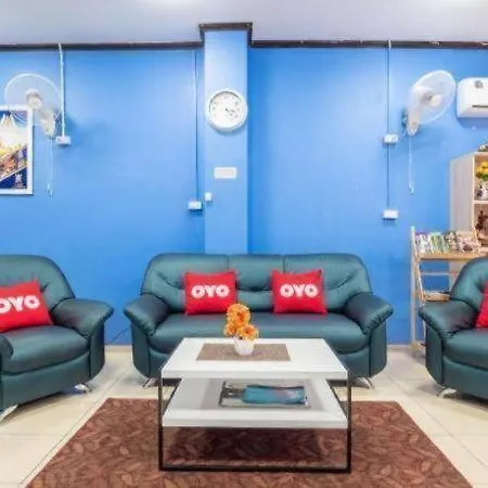 Oyo 75327 Diyana Hotel