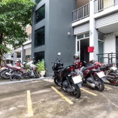 V Place โรงแรม 3*