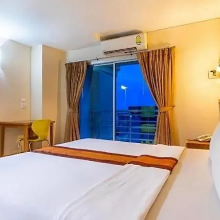 โรงแรม Eastiny Plaza 3*