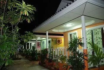 โรงแรม Baan Im Em 2*