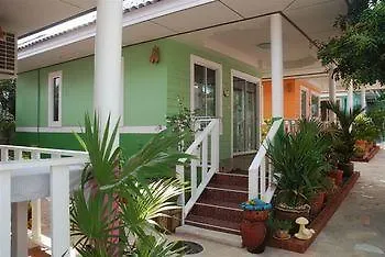 โรงแรม Baan Im Em 2*