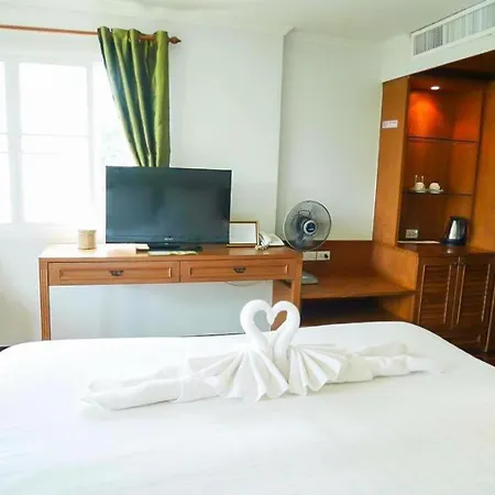 โรงแรม Chada Thai House 3*